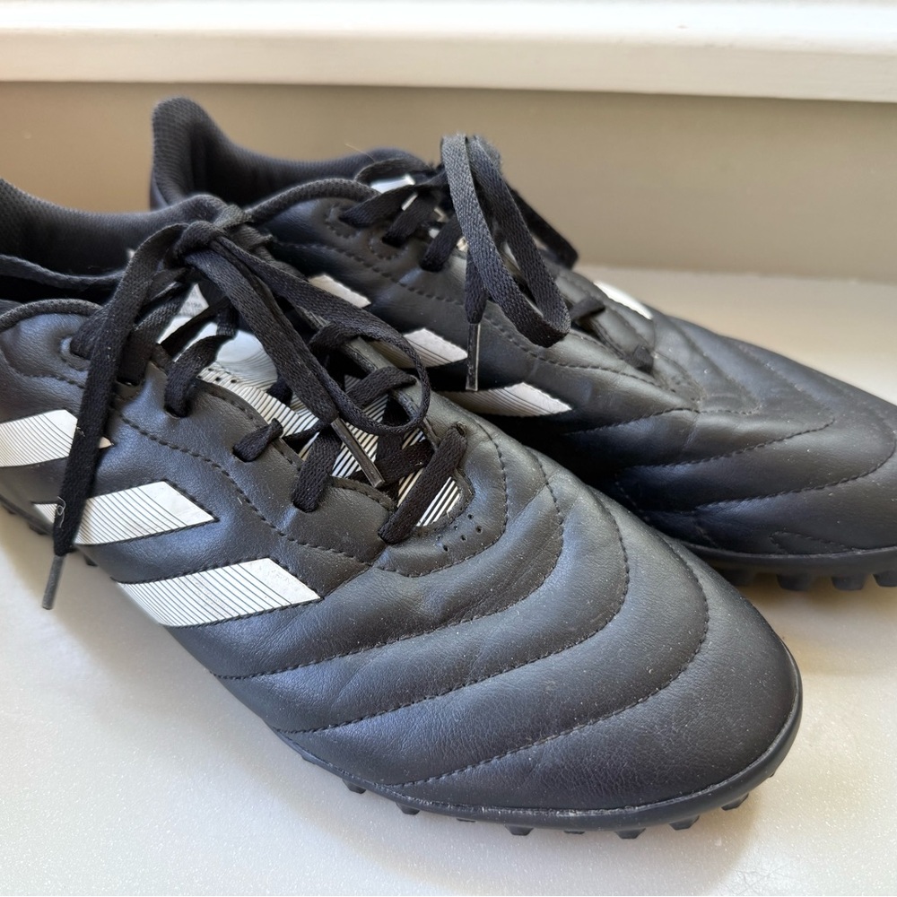 Adidas Black Futsol Shoes Men’s Size 9.5